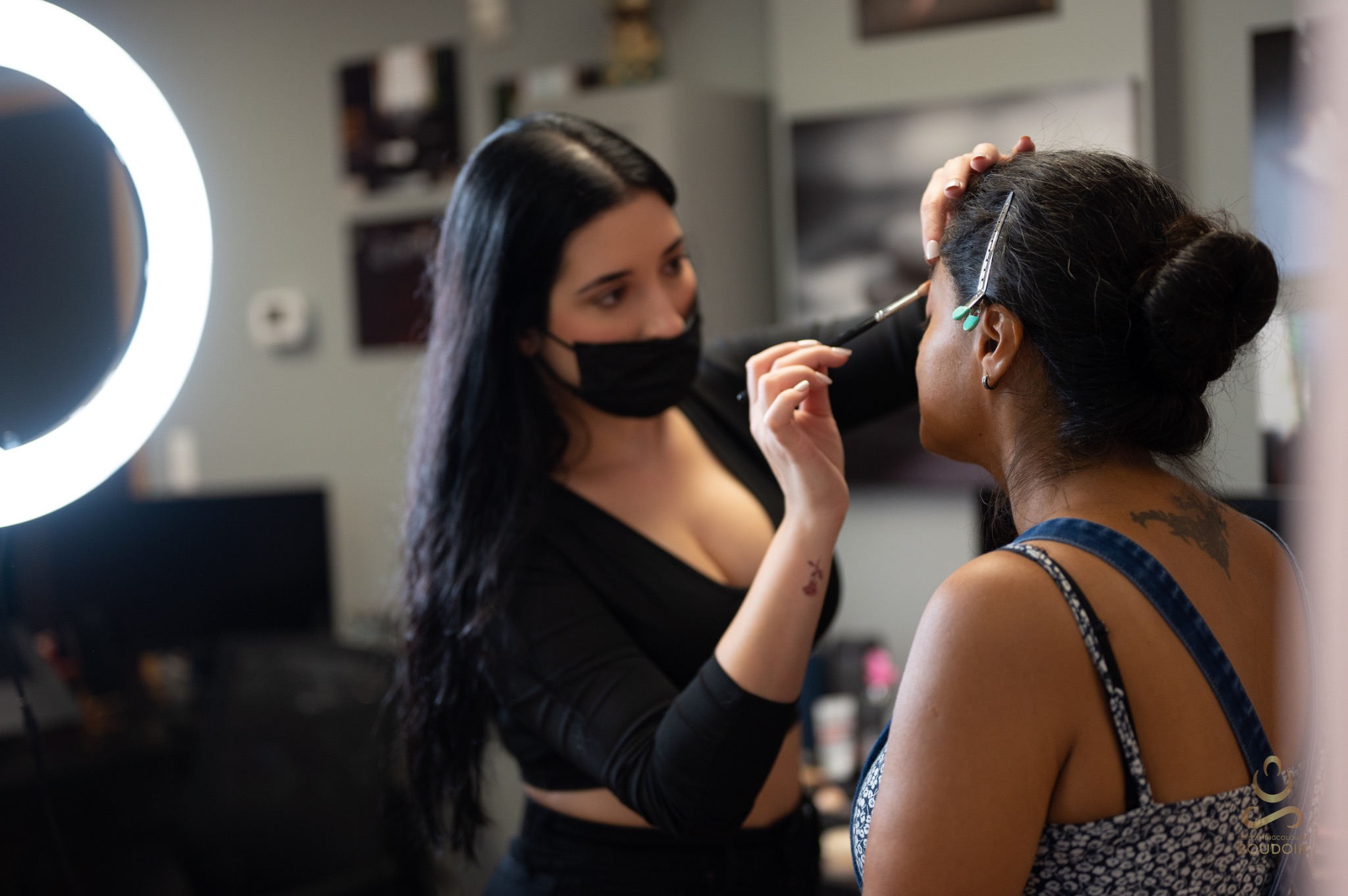 Behind the scenes preparation during a ScreamingColours Atelier portrait experience